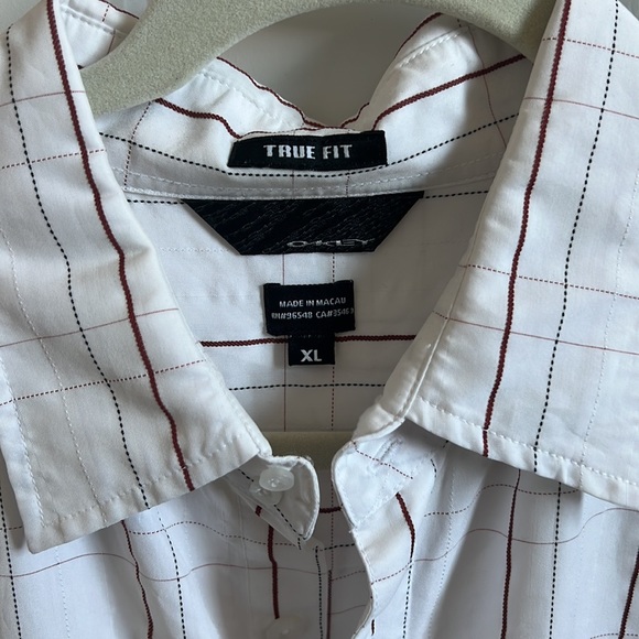 Oakley short-sleeve button down shirt. - Picture 3 of 3
